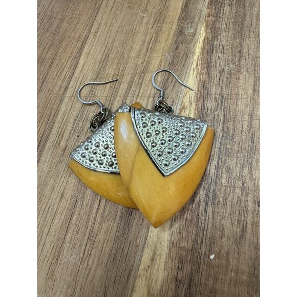 Vintage Bakelite Marbled Yellow Triangular Earrings Vogue Statement Repurposed - Picture 10 of 10